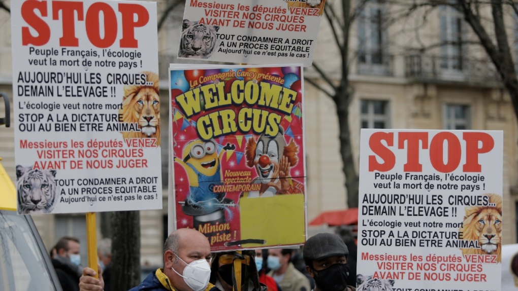 Circus workers protest in Paris