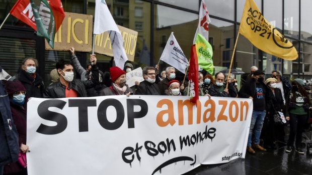 Photo of Des centaines de personnes protestent contre l’expansion d’Amazon en France