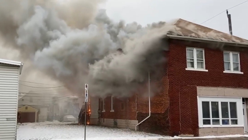 A large plume of smoke rises from the multi-unit building on Drouillard Road in Windsor, Ont., on Sunday, Jan. 31, 2021. (Courtesy _ONLocation_/ Twitter)