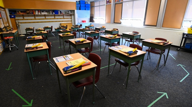Dewan sekolah Katolik Toronto mencari kejelasan tentang berapa banyak sekolah dasar yang akan ditutup karena pemogokan yang direncanakan pada hari Senin
