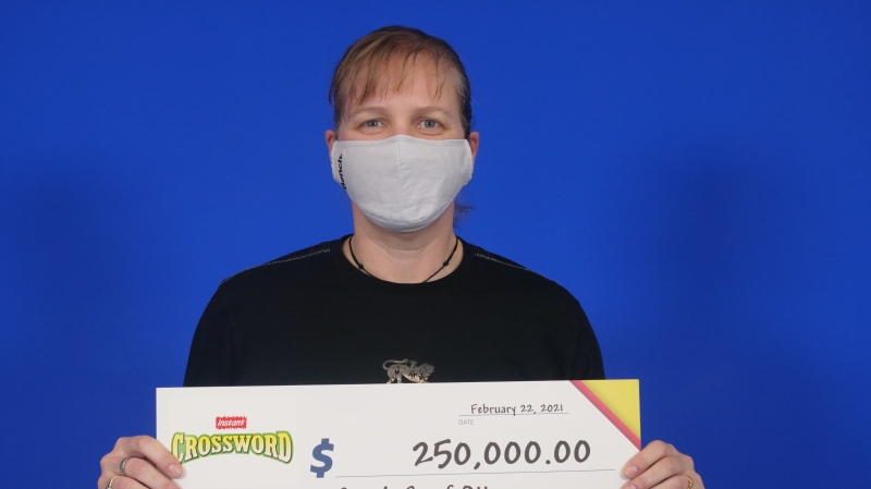 Sarah Smith of Ottawa won $250,000 playing Instant Crossword Deluxe. (Photo courtesy: Ontario Lottery and Gaming Corp.)