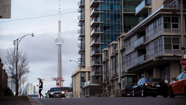 Un couple de Toronto est choqué lorsque le loyer augmente de 25 %