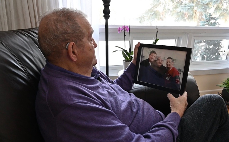 Charles Henry looks at photo of him with Wayne and Walter Gretzky (Joel Haslam/CTV News Ottawa)