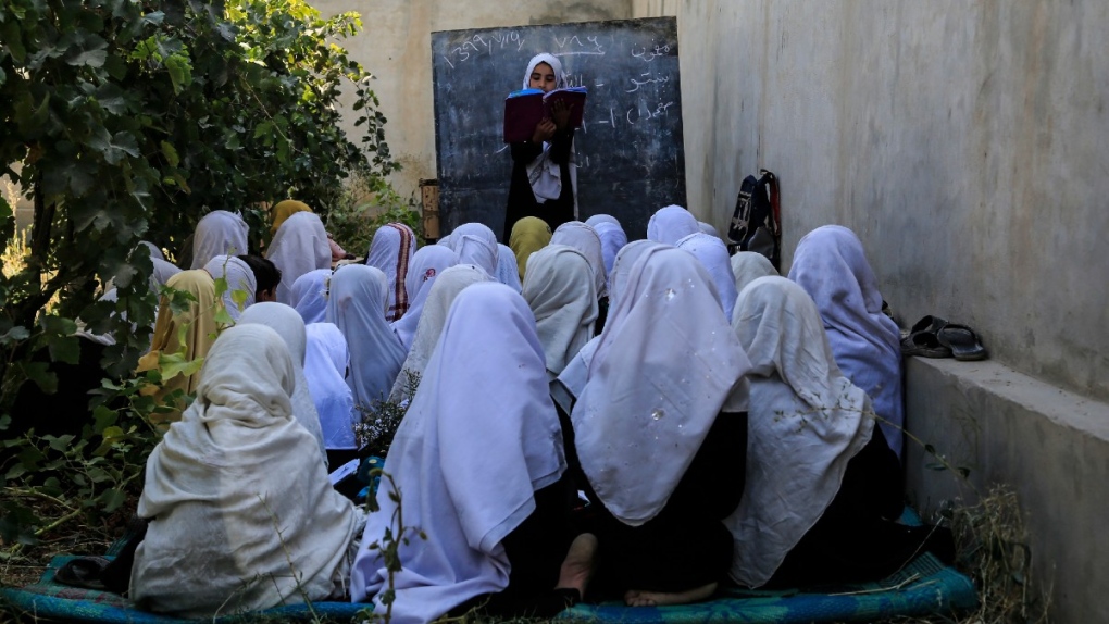 Open air class at a primary school in Kabul