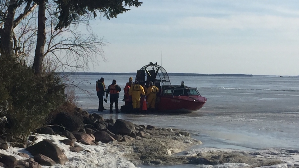 Investigators collect wreckage from deadly plane crash on Lake Simcoe ...