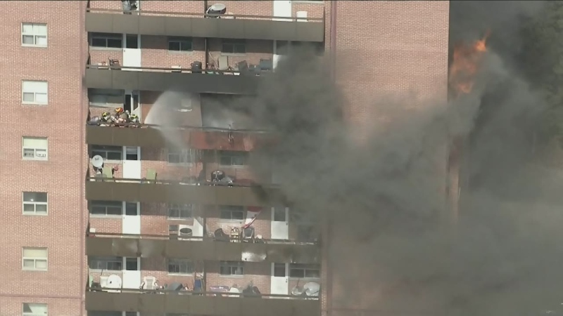 Black smoke pours out of a 5th floor apartment on Holland Street West in Bradford West Gwillimbury, Ont. on Mon. March 22, 2021 (CP24)