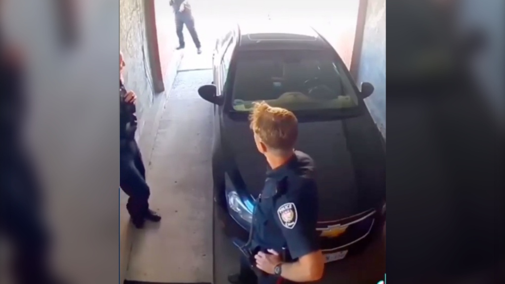 Video of Ottawa police officers