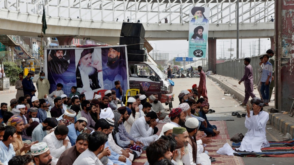 Supporters of Tehreek-e-Labiak Pakistan in Lahore