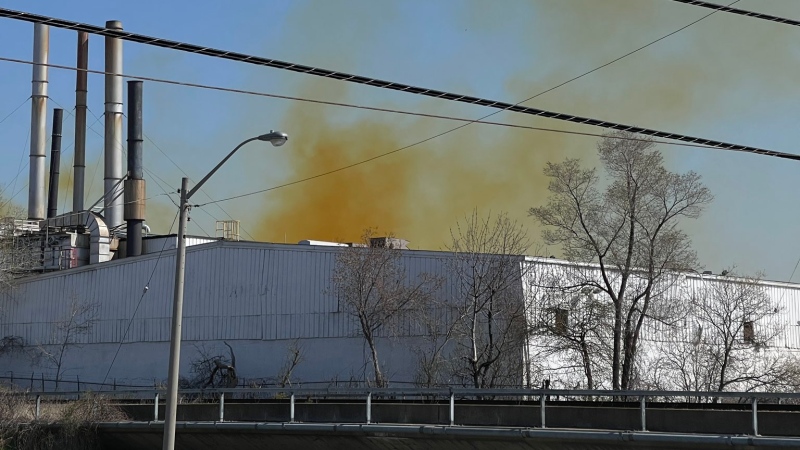 Yellow smoke is seen billowing from a commercial building near Highway 400 and Sheppard Avenue. (Twitter/ @cottageguys)