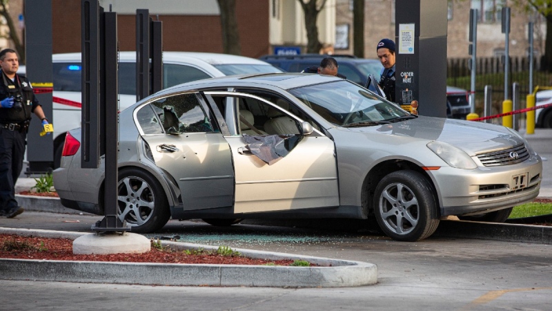 Police investigate a crime scene where Jontae Adams, 28, and his daughter Jaslyn, 7, where shot, resulting in Jaslyn's death at a McDonald's drive-thru in Chicago, on April 18, 2021. (Anthony Vazquez / Chicago Sun-Times via AP)