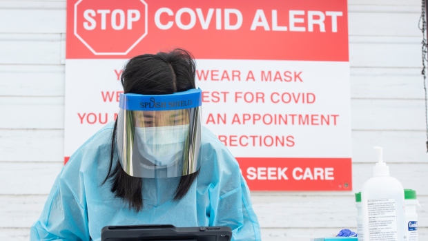 Covit-19 Ontario: se informaron menos de 2500 casos nuevos en 2 días durante el fin de semana largo