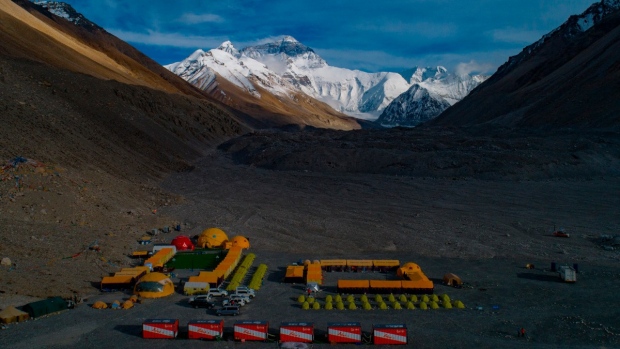 Virus corona: China está a punto de dibujar una ‘fortaleza de separación’ en la cima del Monte Everest