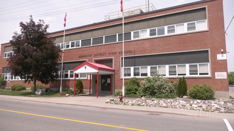 Arnprior District High School remains closed to in-person learning. (Dylan Dyson/CTV News Ottawa)