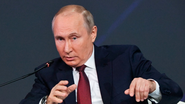 Putin conferma l’uscita della Russia dal trattato di sorvolo