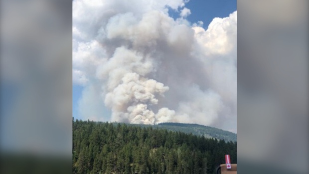 132 propiedades están bajo orden de evacuación debido a un incendio forestal cerca del complejo Sun Peaks