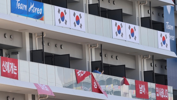 Corea del Sur quita pancartas en la Villa Olímpica tras fallo del COI
