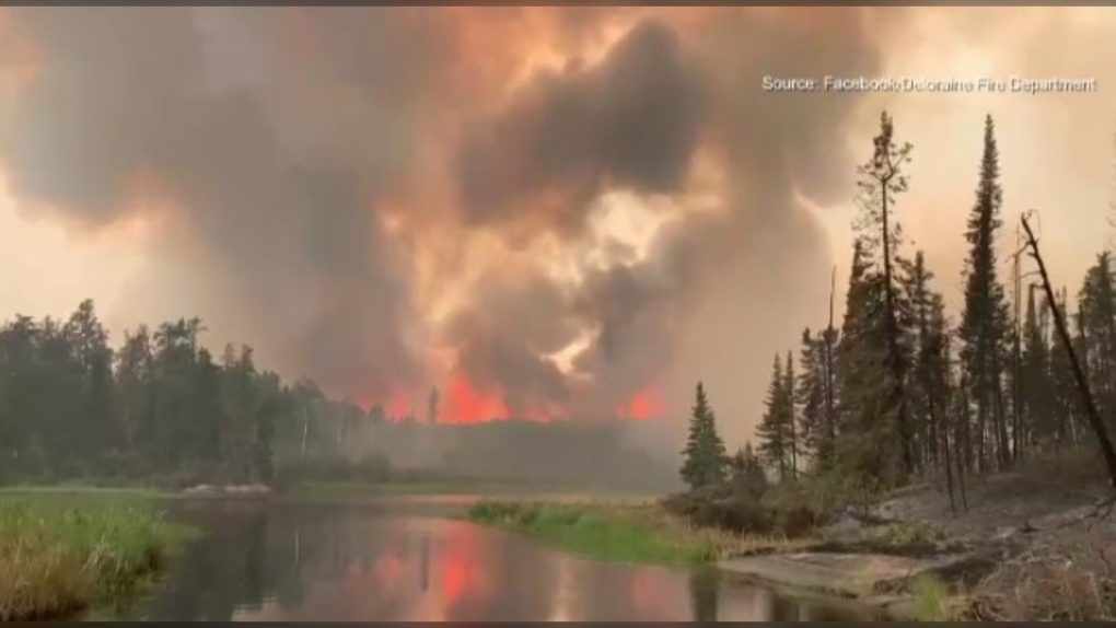 캐나다 적십자사는 매니토바주의 캐나다 원주민 보호지역들 5곳이 산불과 연기 때문에 강제 대피했다고 밝혀