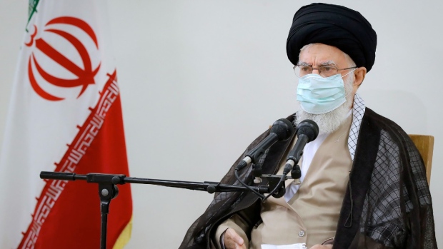 Iran melarang surat kabar yang menghubungkan pemimpin tertinggi dengan kemiskinan