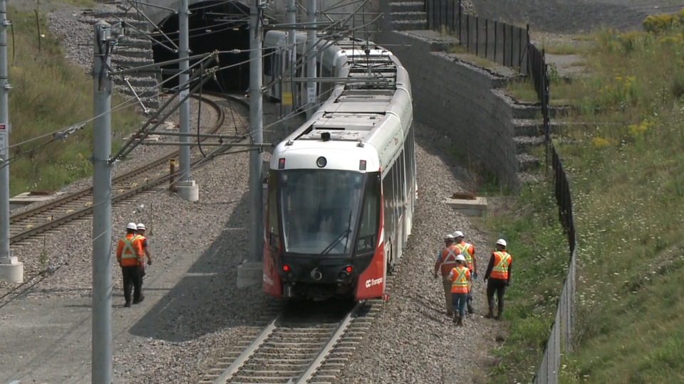Ottawa LRT moving back into tunnel