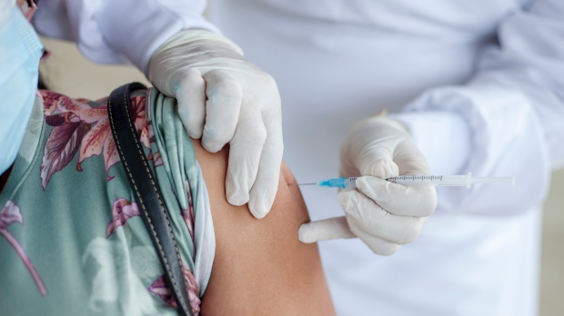 Ontario to provide update on COVID-19 vaccine certificates Tuesday afternoon