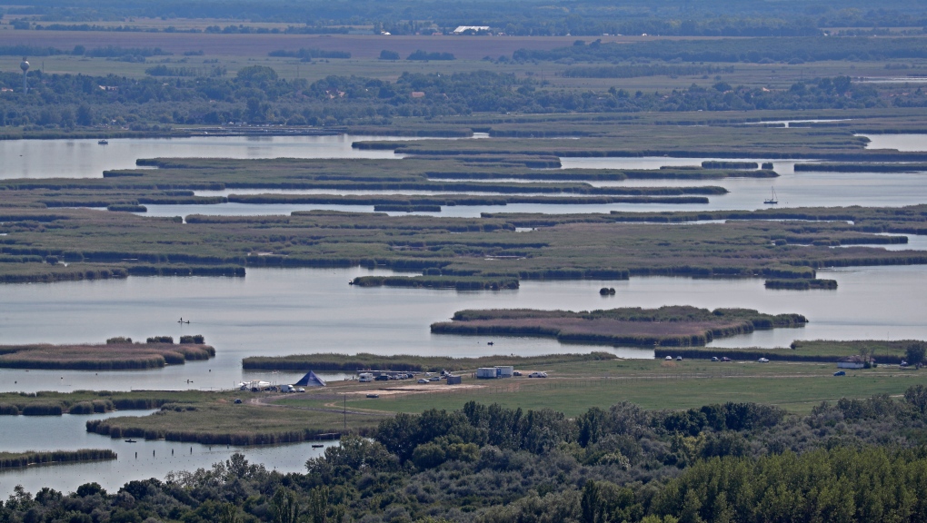 Drought might bring the ecological crisis to Hungarian lake Valence