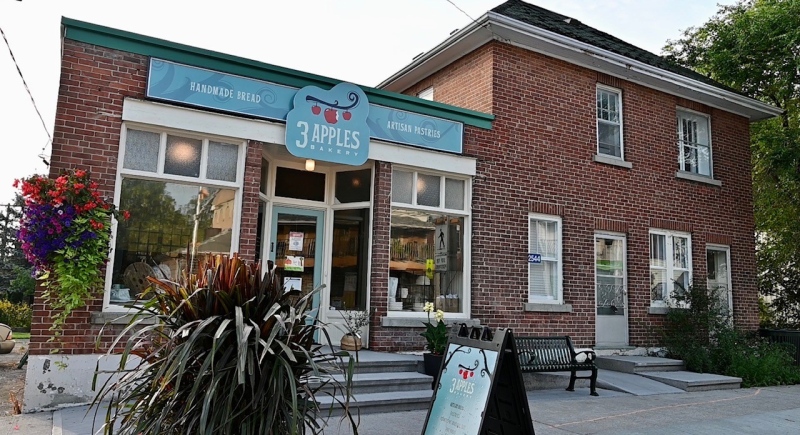 3 Apples Bakery in Pakenham, Ont. (Joel Haslam/CTV News Ottawa)