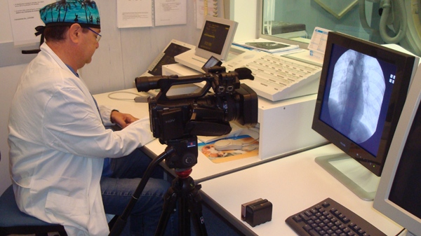 Dr. Paolo Zamboni works at his research lab at the University of Ferrara in Italy. (W5 / Avis Favaro)