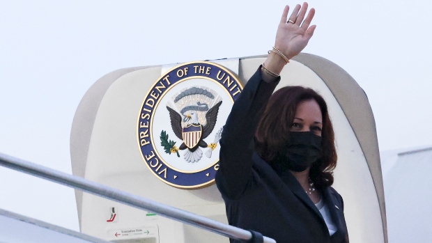 El vicepresidente estadounidense Harris sigue adelante con su viaje a Vietnam a pesar de las preocupaciones sobre un misterioso ‘accidente de salud’