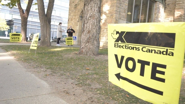 Saskatoon polling stations see short wait times as election begins