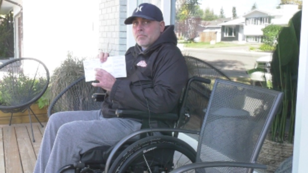 Mark Sikorski holds a voter card which says his neighbourhood polling station met accessibility criteria. (Carla Shynkaruk/CTV News)

 