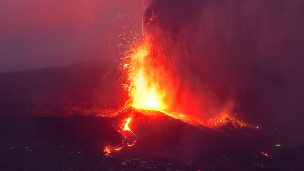 More dangers ahead for Spanish volcanic island after eruption