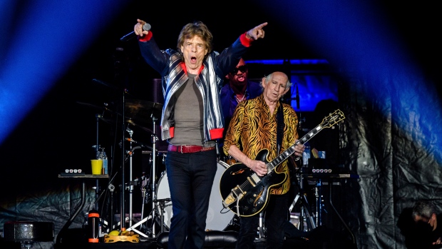 Rolling Stones open American tour, pay tribute to drummer