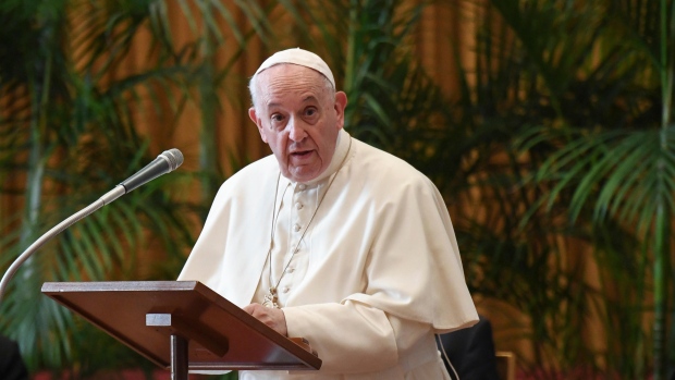 Delegasi pribumi bertemu dengan Paus di Vatikan