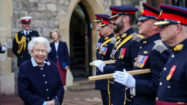 The Queen meets with Canadian soldiers performing guard duties at Windsor Castle