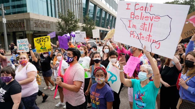 Texas clinics cancel abortions after court reinstates ban