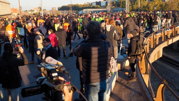 Coronavirus: il presidente italiano denuncia le violente proteste per il superamento del COVID-19