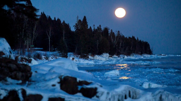 Ice loss, toxic algae blooms: Canadian study looks at Northern Hemisphere's warming lakes