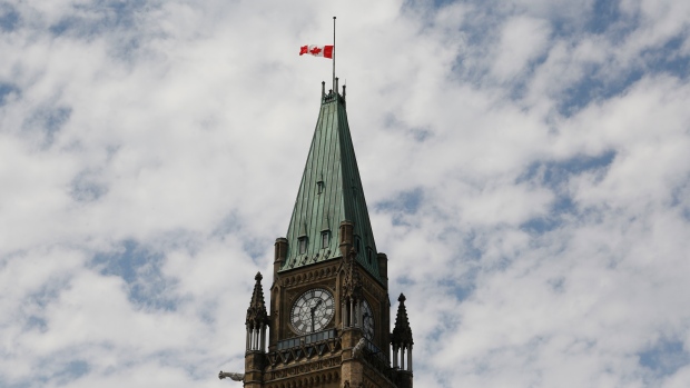 Bendera Kanada akan dikibarkan setelah Hari Peringatan
