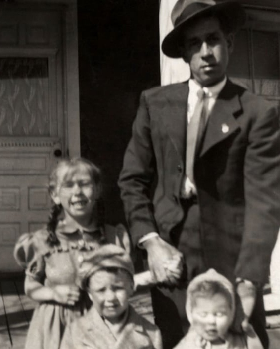 Charles Henry Byce dengan anak-anak