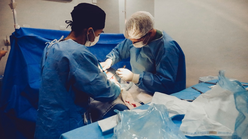 Surgeons work in an operating room in this file photo. (Vidal Balielo Jr. / Pexels)