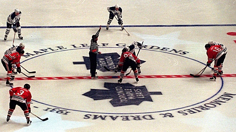 Toronto Maple Leafs' Mats Sundin and Chicago Blackhawks' Doug Gilmour get set for the drop of the puck during the opening faceoff of the final NHL game played at Maple Leaf Gardens, in Toronto on Feb. 13, 1999. (CP PHOTO / Staff-Frank Gunn)