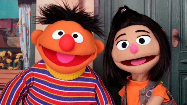 ‘Sesame Street’ debut muppet Asia-Amerika: eksklusif AP