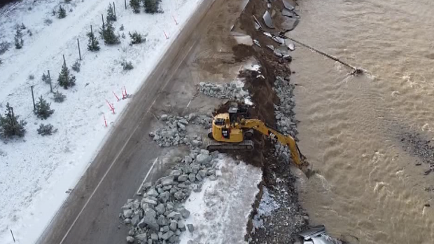 Video drone menunjukkan jalur Coquihalla Highway yang hancur
