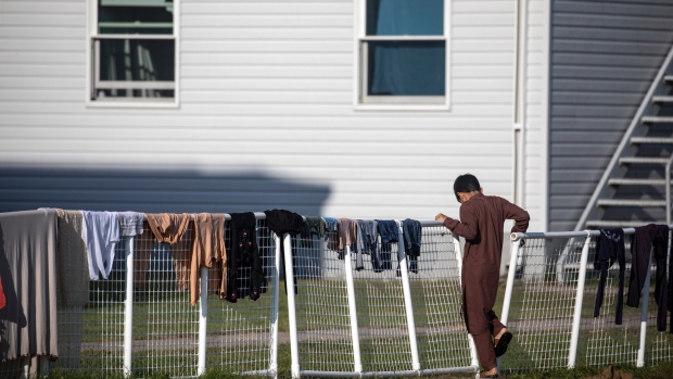 Pengungsi Afghanistan mencari entri sementara AS, hanya sedikit yang disetujui