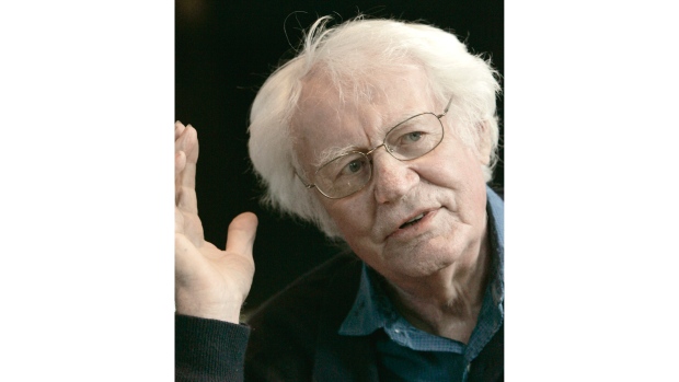 Robert Bly: Penyair, penulis ‘Iron John’ meninggal pada usia 94