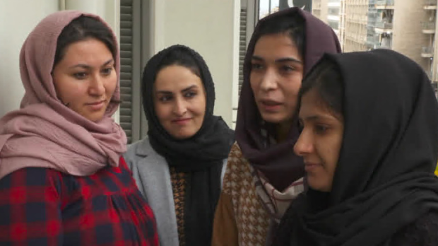 Kanada akan memukimkan kembali hakim perempuan Afghanistan, keluarga yang tinggal di limbo