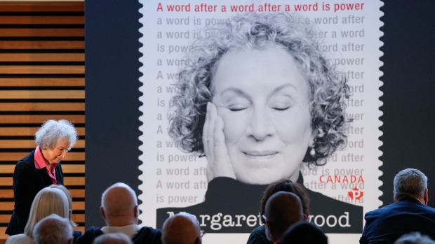 Perangko Margaret Atwood diluncurkan |  Berita CTV