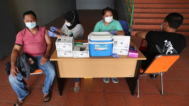 Coronavirus: Kekhawatiran meningkat atas vaksinasi sputtering di Indonesia