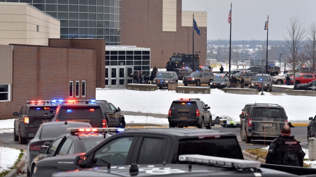 Penembakan di sekolah Michigan menyebabkan 3 tewas, 8 terluka