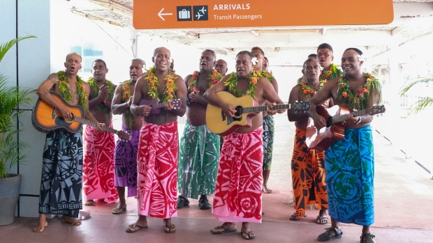 Coronavirus: Fiji menyambut kembali turis meskipun ada ancaman Omicron